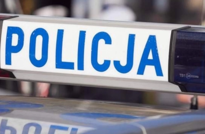{Zadzwonił na numer 112, poprosił o pomoc i dalej nie był w stanie mówić. Rozłączył się. Dzięki szybkiej policyjnej interwencji pomoc do chorego mężczyzny przyjechała na czas.}
